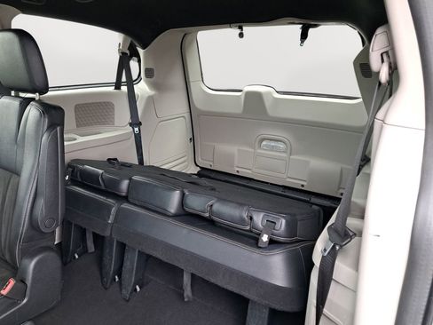 Used 2020 Dodge Grand Caravan SXT image 14