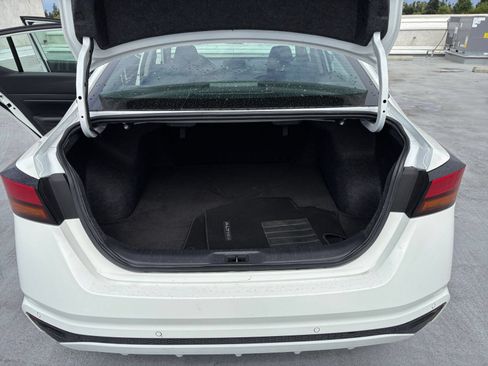 Used 2025 Nissan Altima 2.5 SV FWD image 30