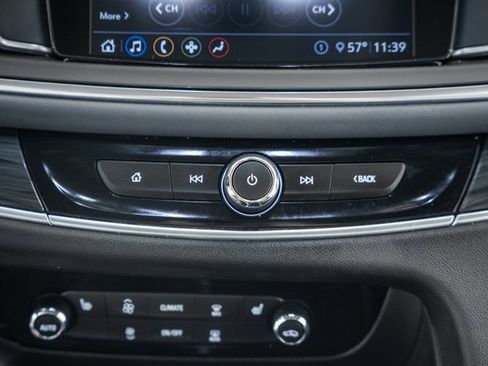 Used 2020 Buick Enclave Essence image 24