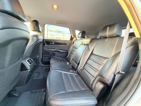 Used 2019 Kia Sorento EX image 10