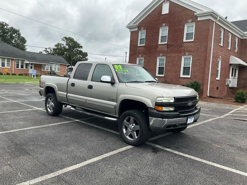 Used 2002 Chevrolet Silverado 2500 LT w/ Off-Road Skid Plate Pkg AWD/4WD image 2