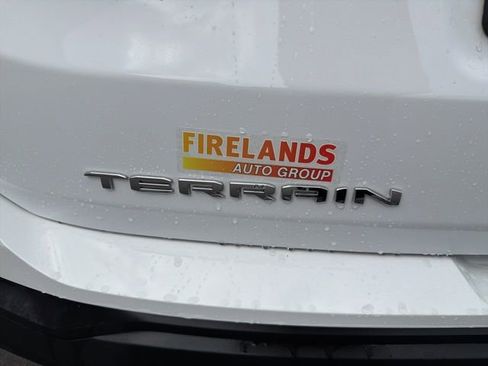 Used 2024 GMC Terrain SLE w/ Driver Convenience Package image 11