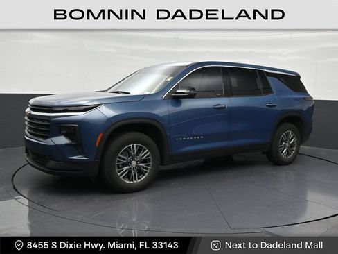 Used 2024 Chevrolet Traverse LS FWD image 1