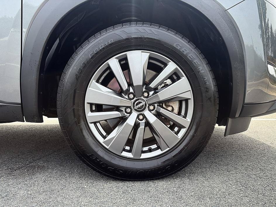 Certified 2025 Nissan Pathfinder SV FWD image 12