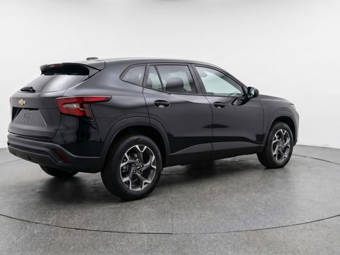 Used 2025 Chevrolet Trax LT FWD image 9