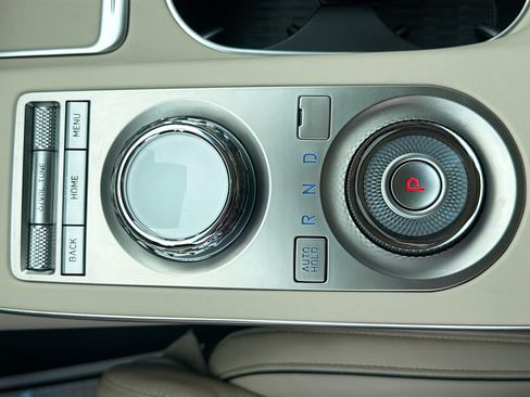 Used 2025 Genesis GV70 3.5T Sport w/ Sport Advanced Package AWD/4WD image 27