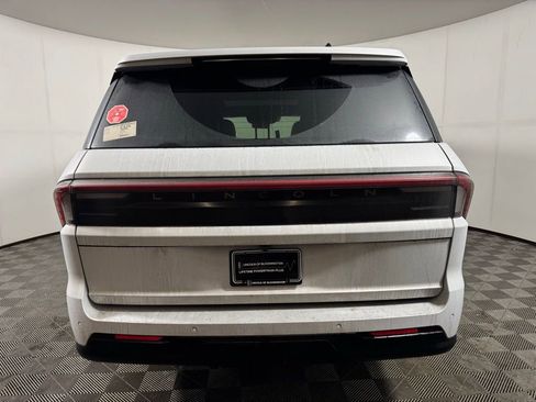 New 2025 Lincoln Navigator L Reserve w/ Jet Appearance Package AWD/4WD image 4