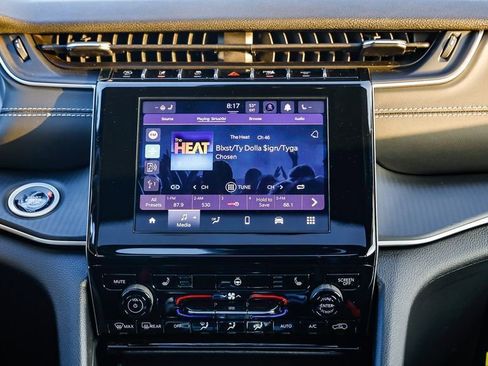 New 2025 Jeep Grand Cherokee Altitude image 15