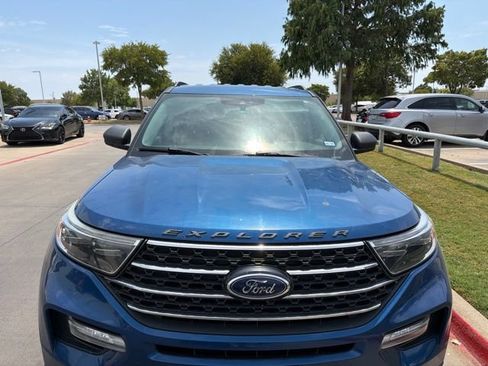 Used 2020 Ford Explorer XLT w/ Equipment Group 202A RWD image 4