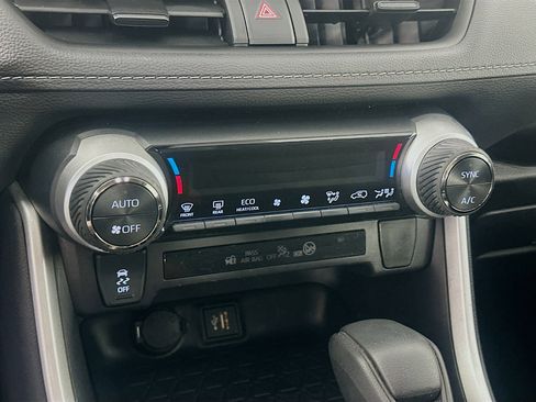 Used 2025 Toyota RAV4 XLE image 24