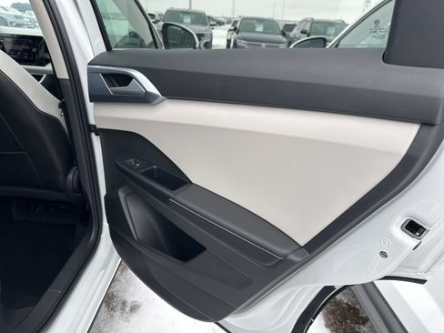 New 2026 Volkswagen Taos SE AWD/4WD image 28