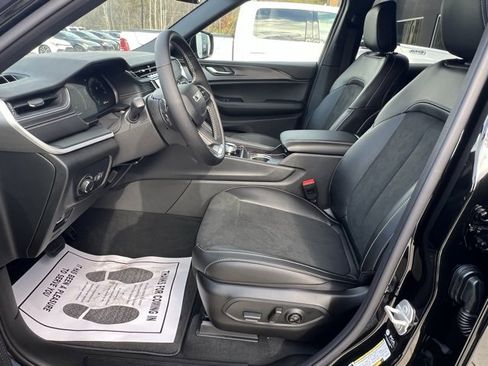 New 2025 Jeep Grand Cherokee L Altitude image 11