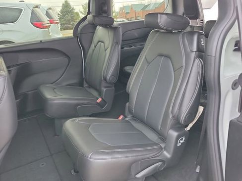 New 2026 Chrysler Pacifica Select image 14