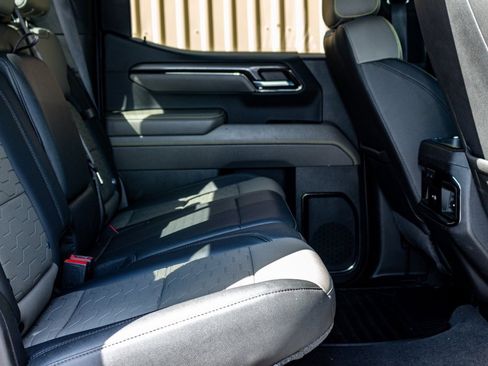 Used 2022 Chevrolet Silverado 1500 ZR2 w/ Technology Package image 28