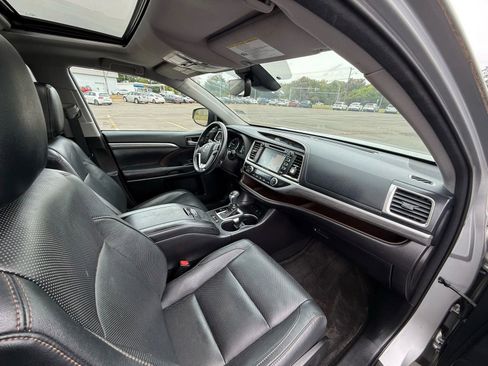 Used 2017 Toyota Highlander Limited image 18