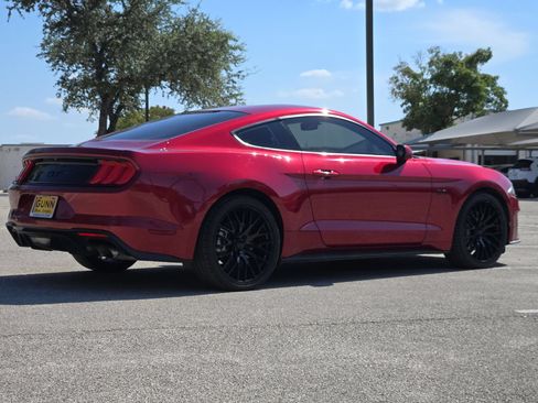 Used 2018 Ford Mustang GT RWD image 3