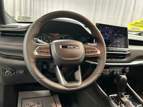 Used 2025 Jeep Compass Trailhawk image 14