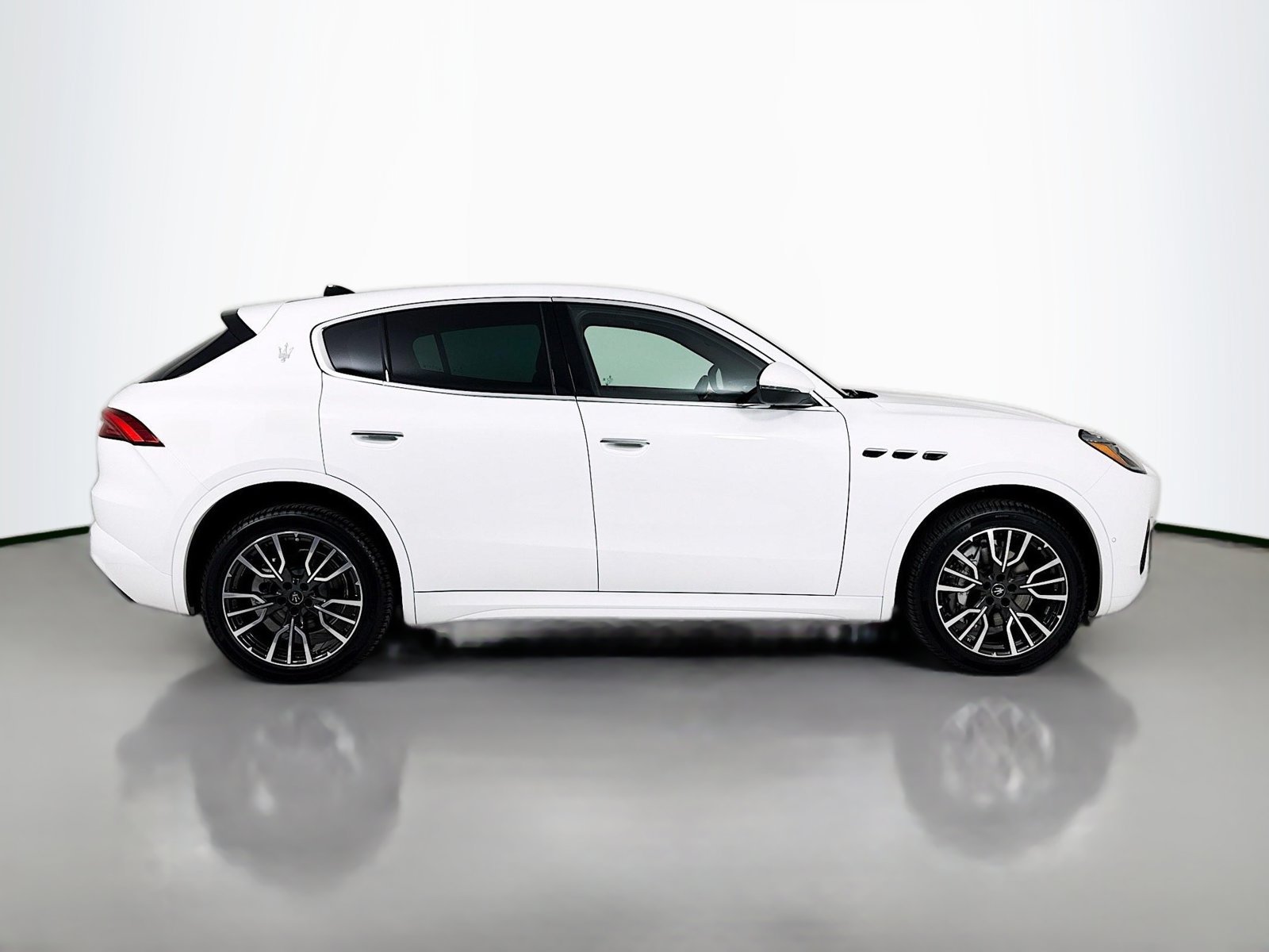 Used 2025 Maserati Grecale GT AWD/4WD image 9