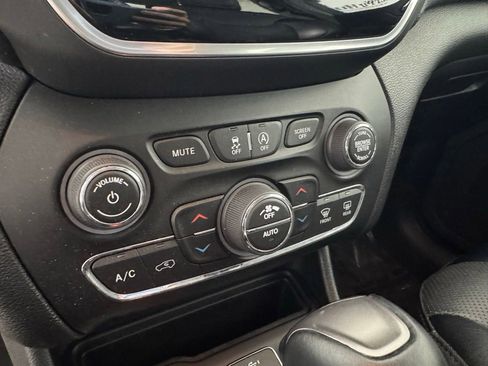 Used 2022 Jeep Cherokee Limited image 15