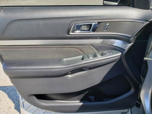 Used 2019 Ford Explorer XLT w/ Equipment Group 202A AWD/4WD image 11
