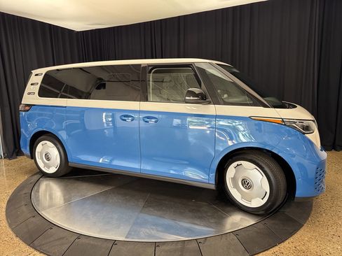 Used 2025 Volkswagen ID. Buzz 1st Edition image 11