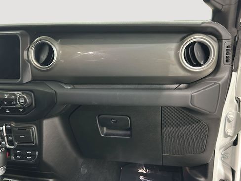 Used 2023 Jeep Wrangler Unlimited Sahara w/ Cold Weather Group AWD/4WD image 27