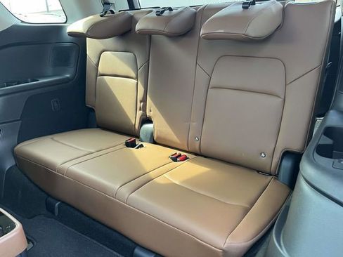 Used 2025 Nissan Pathfinder Platinum FWD image 17