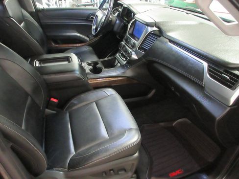 Used 2018 Chevrolet Tahoe LT w/ Luxury Package AWD/4WD image 9