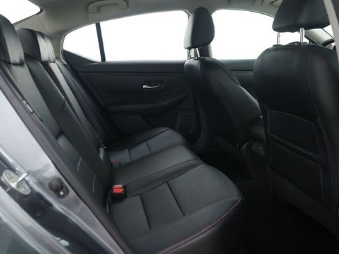 Used 2022 Nissan Sentra SR w/ SR Premium Package image 11