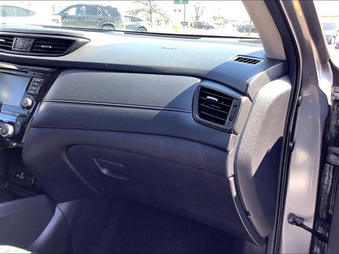 Used 2020 Nissan Rogue SV AWD/4WD image 16