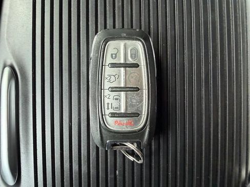 Used 2022 Chrysler Pacifica Limited w/ Uconnect Theater Family Group AWD/4WD image 30