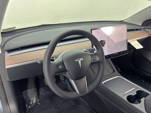 Used 2023 Tesla Model 3 Standard Range image 14