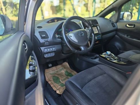 Used 2013 Nissan Leaf SV w/ Premium Pkg image 27