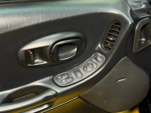 Used 2004 Chevrolet Corvette Coupe w/ Preferred Equipment Group RWD image 23