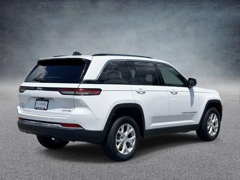 Used 2023 Jeep Grand Cherokee Limited AWD/4WD image 2