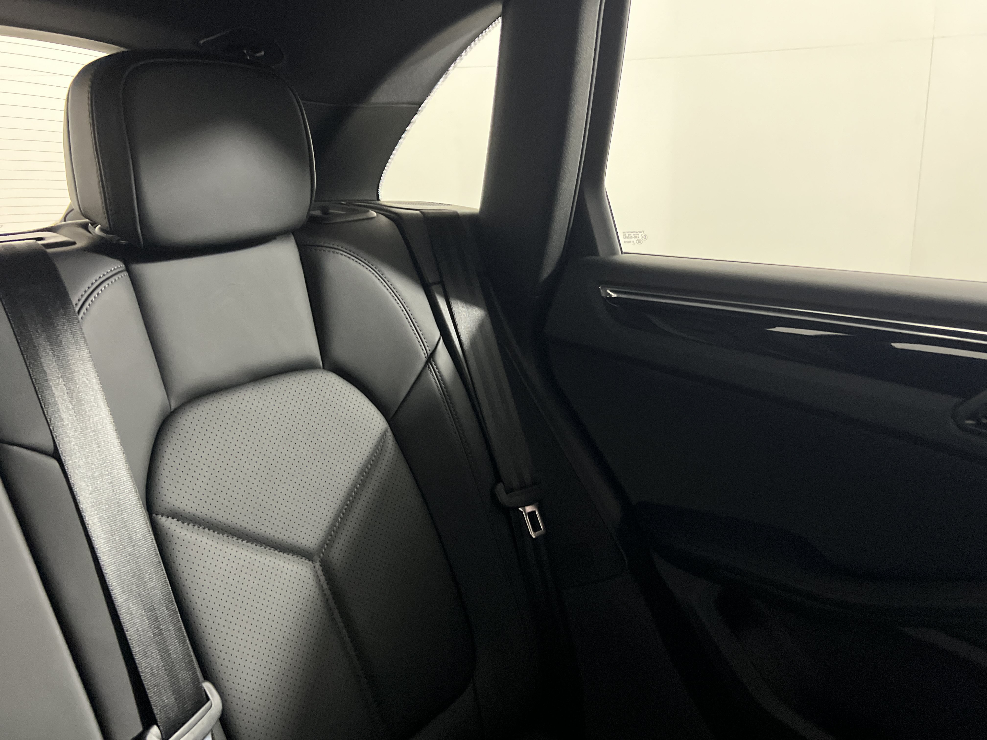 Certified 2026 Porsche Macan AWD/4WD image 17