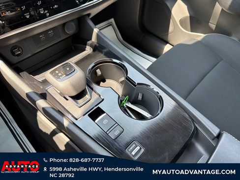 Used 2024 Nissan Rogue S FWD image 16