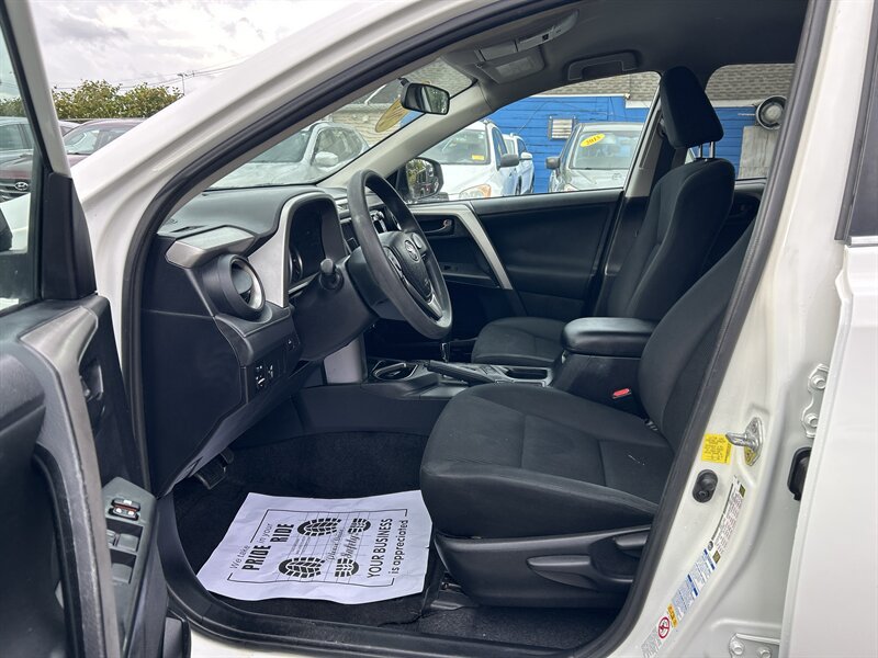 Used 2016 Toyota RAV4 LE AWD/4WD image 8