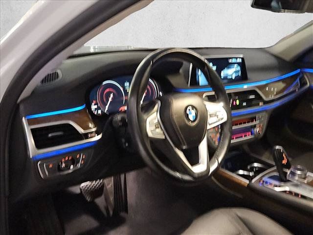 Used 2017 BMW 740i RWD image 9