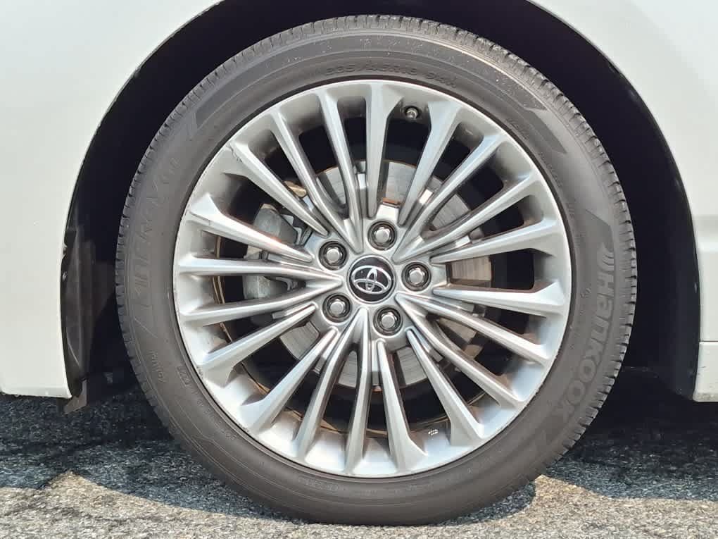 Used 2019 Toyota Avalon Limited w/ Advanced Safety Package FWD image 6