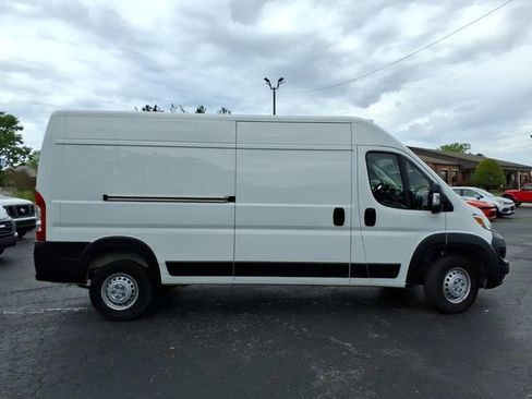 Used 2025 RAM ProMaster 2500 w/ Convenience Group FWD image 11