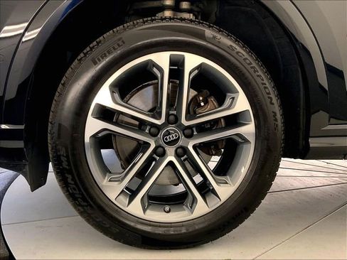 Certified 2025 Audi Q5 Premium w/ Convenience Package AWD/4WD image 9