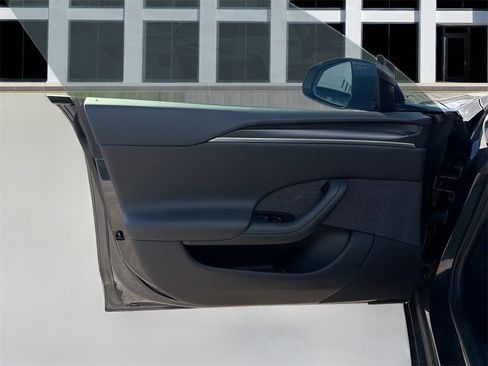 Used 2025 Tesla Model S Plaid image 24