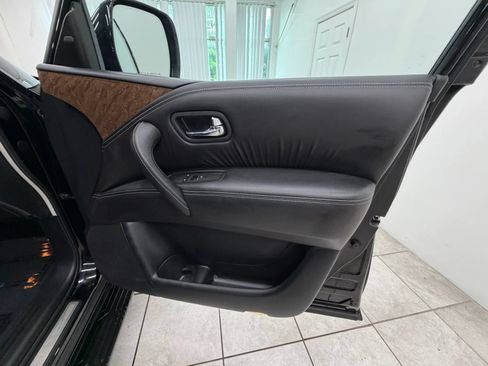 Used 2017 INFINITI QX80 4WD w/ Driver Assistance Package image 21