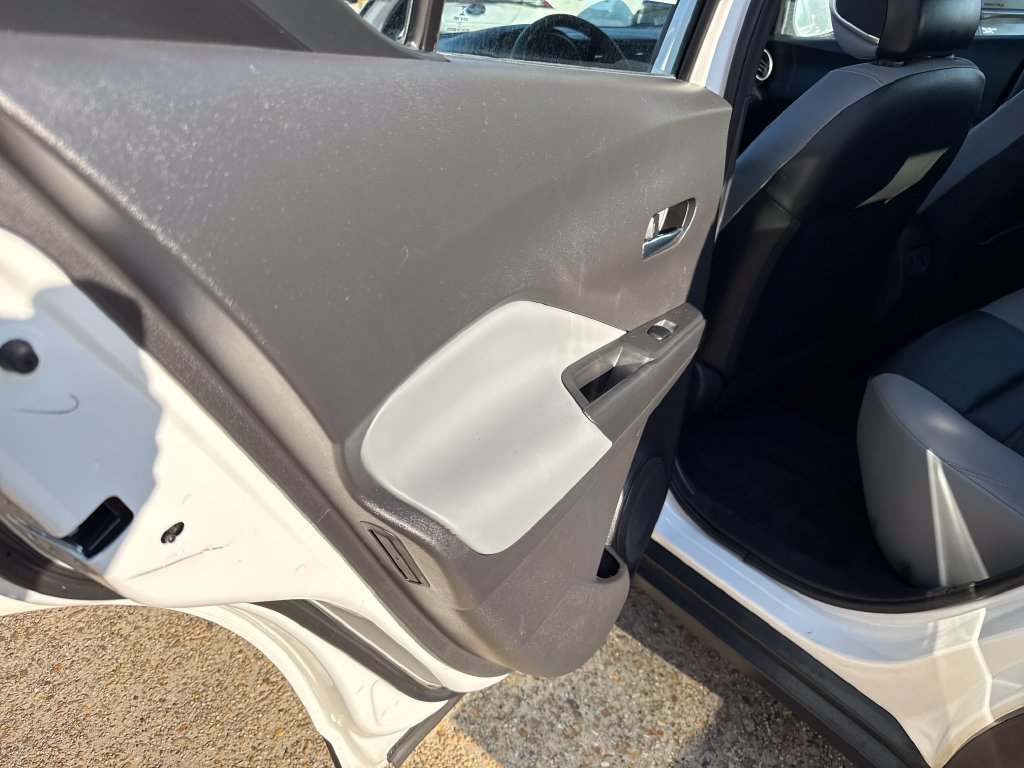 Used 2022 Nissan Kicks SR w/ Premium Package FWD image 24