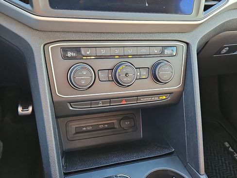 Used 2021 Volkswagen Atlas SE w/ Panoramic Sunroof Package image 16