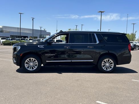 Certified 2021 GMC Yukon XL SLT w/ SLT Luxury Package AWD/4WD image 2