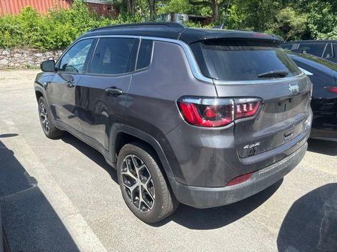 Used 2024 Jeep Compass Limited AWD/4WD image 5