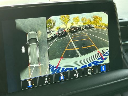 Used 2024 Chevrolet Tahoe LT w/ Luxury Package image 27