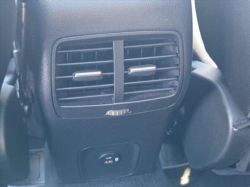 Used 2022 Ford Escape SEL w/ Technology Package FWD image 18
